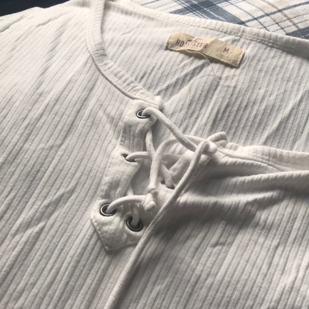 Hollister White tee